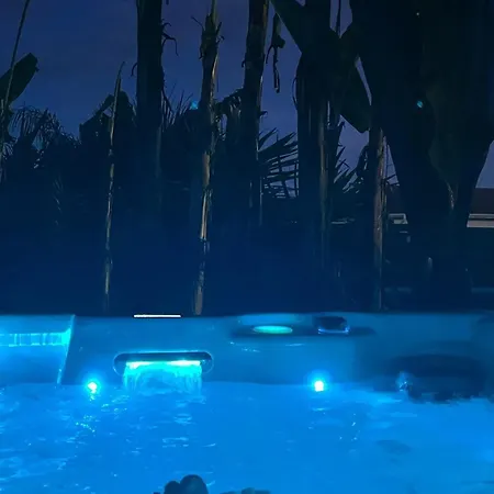 Chalet Accueillant A Avec Jardin *